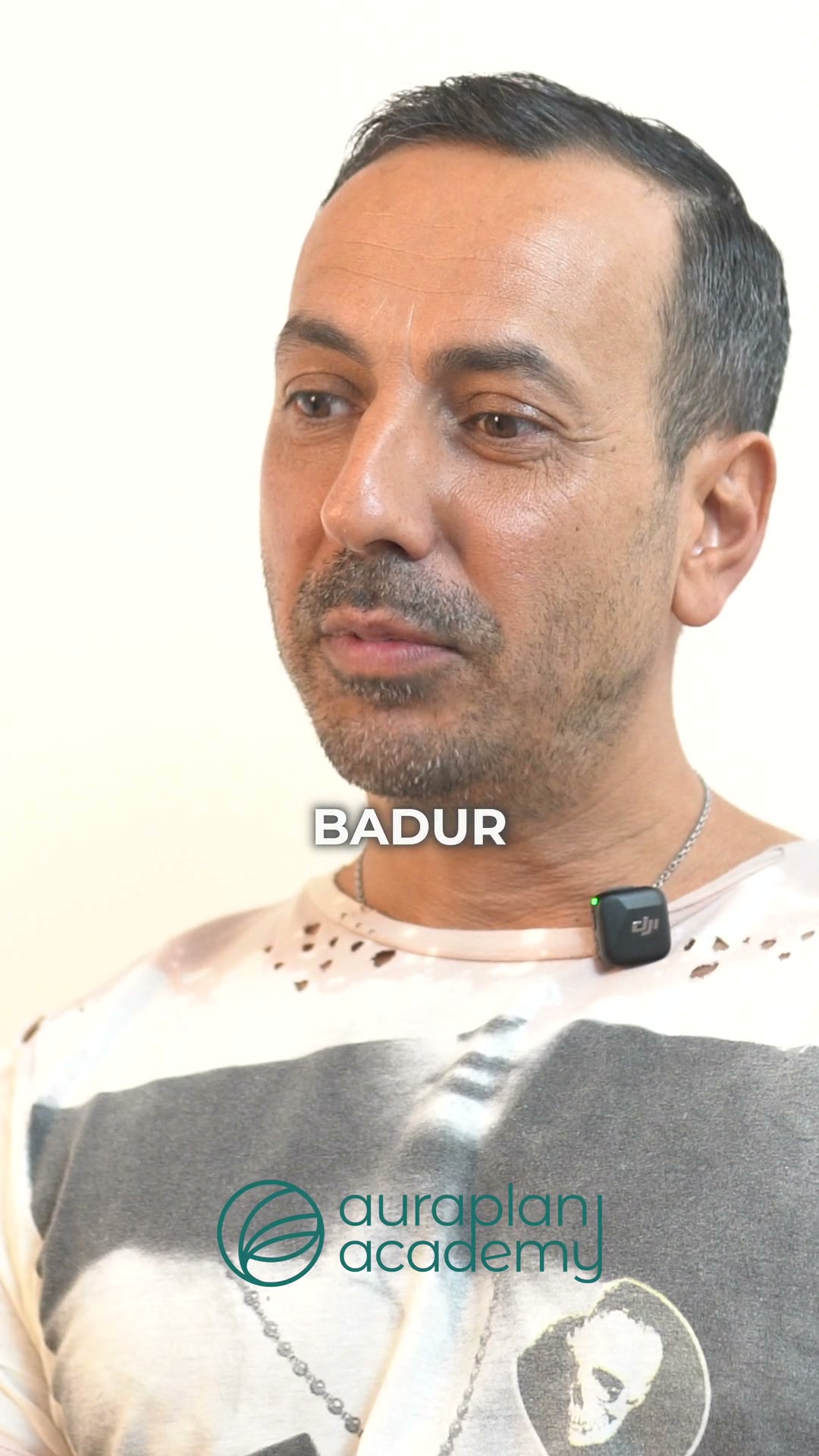 Video-Testimonials unserer Absolventen abspielen
