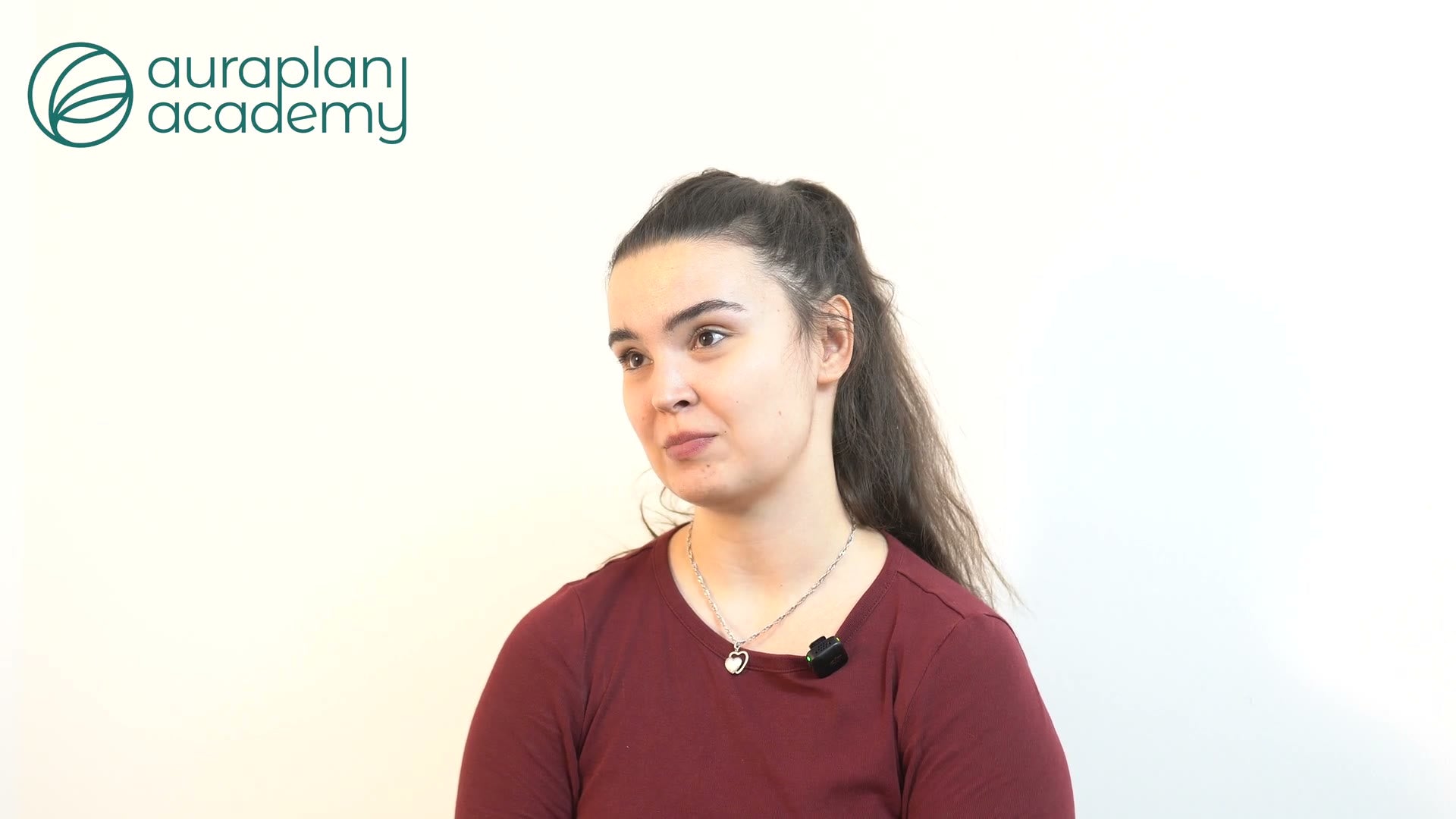 Video-Testimonials unserer Absolventen abspielen